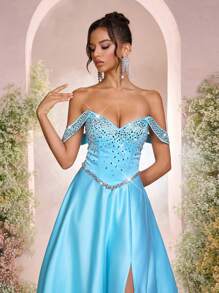 Glamrae Elegante y lujoso vestido de noche para mujeres con efecto degradado azul marino, adornado con strass, hombros descubiertos, abertura lateral sexy y dobladillo oversize; apto para eventos formales de noche - Celeste - Ver 3