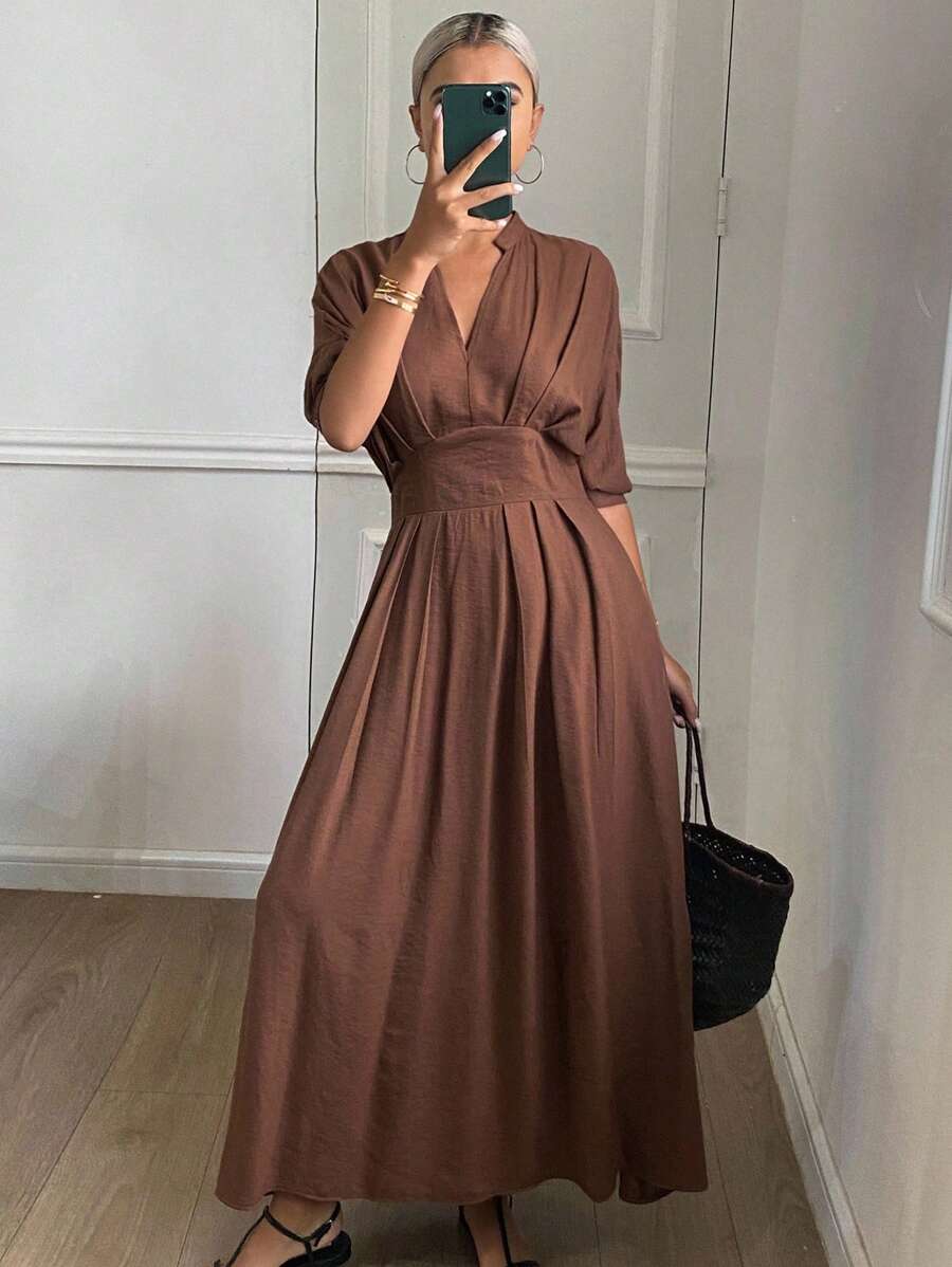 DAZY 女士纯色V领褶裥优雅短袖中长连衣裙度假装 - 卡其色 - 查看 1