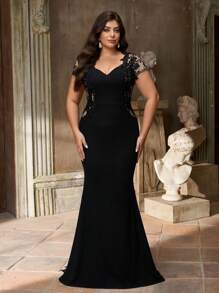 Aureia Abito da sera elegante e romantico in taglie comode, con scollo a V in nero, in tessuto lavorato a maglia di lusso con ricami, effetto patchwork, applicazioni a contrasto, orlo a sirena con strascico - nero - Visualizzare 6