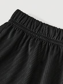 SHEIN Bộ đồ thể thao rộng rãi cho bé trai tuổi teen, gồm áo thun ngắn tay cổ tròn in hình và quần short, thích hợp cho bóng rổ, các hoạt động ngoài trời và tập thể dục. - Đỏ - Xem 5