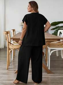 SHEIN CURVE+ Große Größen Einfarbiges Top mit V-Ausschnitt und kurzen Ärmeln und Hose mit weitem Bein, lässiges zweiteiliges Set, Große Größen Zweiteilige Outfits, Curve Große Größen Co Ords, Damenkleidung in Übergröße, Große Größen Sets für Damen, 6XL Plus Damenkleidung - Schwarz - Übersicht 9