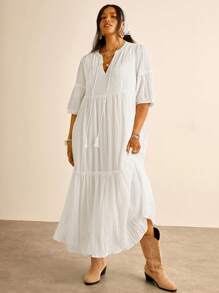 SHEIN VCAY 大码女式纯色缺口V领流苏荷叶边下摆休闲连衣裙 - 白色 - 查看 4