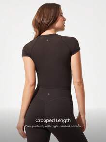 GLOWMODE Glow Era 柔软弹力圆领修身短款短袖运动圆领 T 恤低冲击瑜伽普拉提健身房工作室日常休闲装 - 巧克力棕 - 查看 4