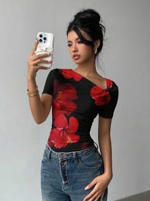 Siren Gaze Women's Casual Elegant Sexy Style Red & Black Contrast Tropical Floral Print Asymmetric Neck Ruched Fitted Short Sleeve T-Shirt, Suitable For Summer Red Flower Top Floral Top Women Flower Top Short Sleeve Top Women Top Suitable For Going Out