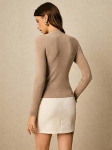 Poéselle Suéter de punto elegante de manga larga con cuello alto abotonado y calado, para mujer. Suéteres de mujer, ropa neutra para mujer, atuendos beige para mujer, suéter acanalado, suéter con calado para otoño/invierno