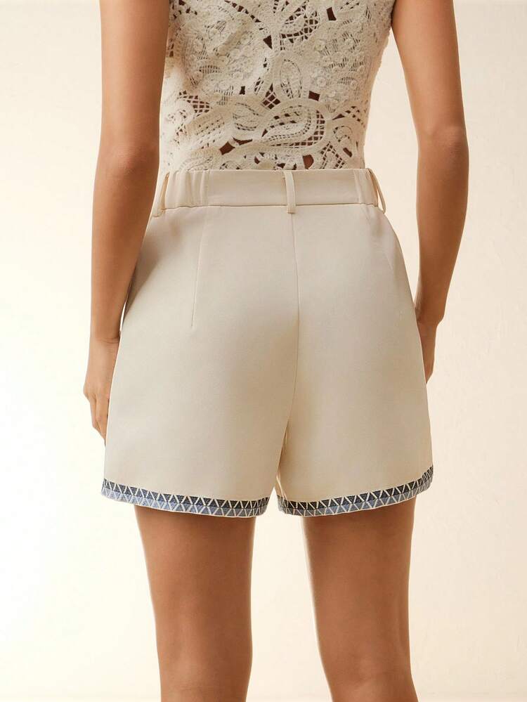 Shorts casuales de pierna recta con bordados y botones para mujer