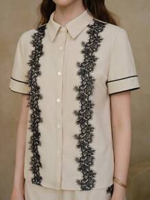 MOTF PREMIUM เสื้อเชิ้ตกระดุมผ้าลูกไม้แบบเส้นโค้งปรับสีคอนทราสต์ - สีแอปริคอท - ดู 3