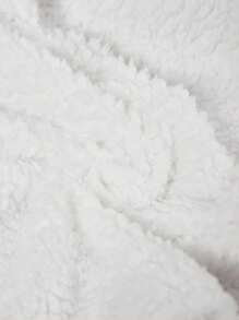 Strawberry Shortcake X SHEIN Cartoon Character & Strawberry Printed Plus Fleece Thick Blanket, DayGift Ideas