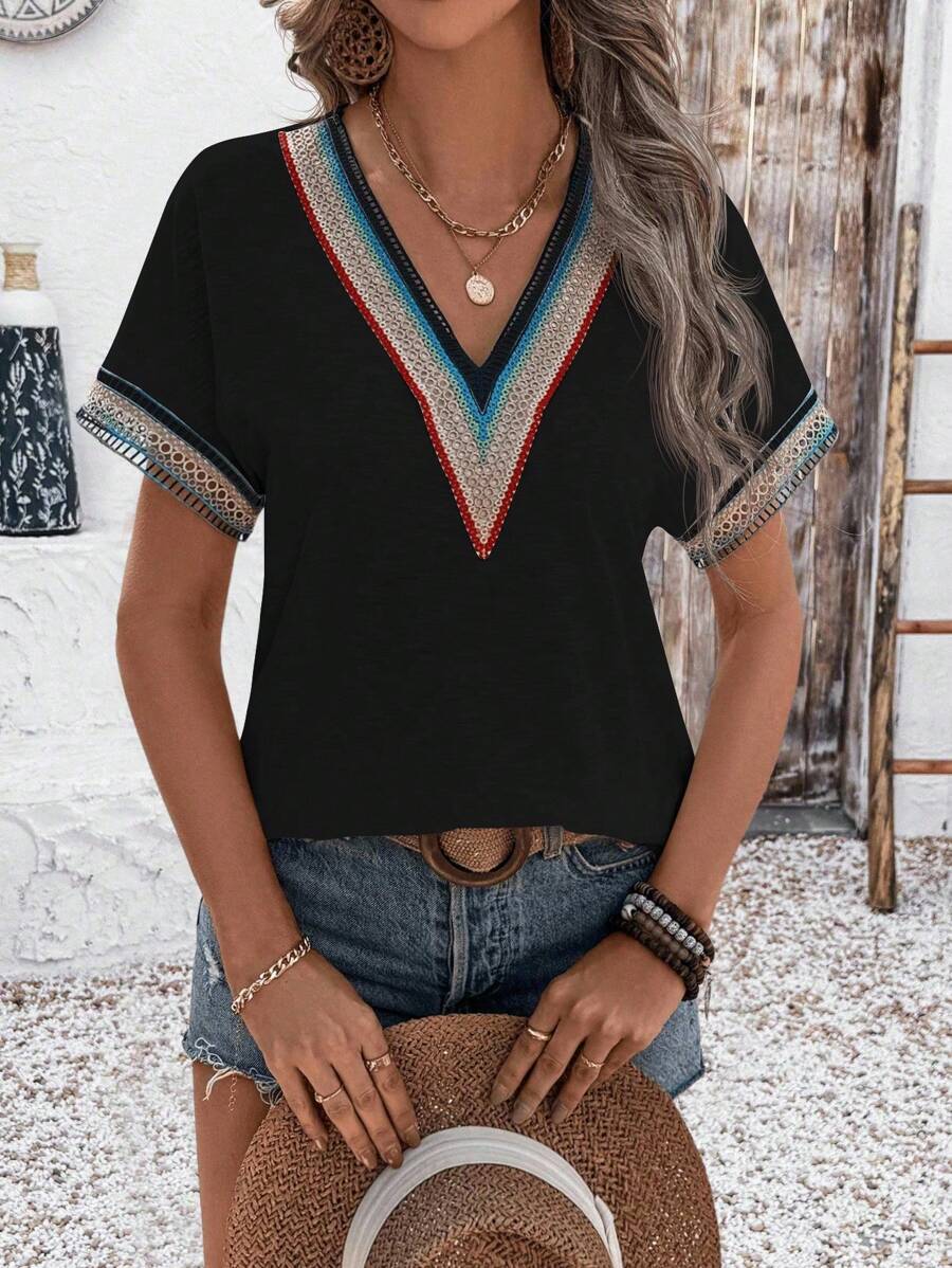 SHEIN LUNE Camiseta casual de mujer para vacaciones con bloque de color y aplicación de encaje - Negro - Ver 1