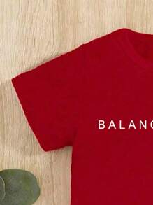 男婴两件套休闲红色横条纹字母印花短袖T恤和短裤套装，时尚基础款两件套短裤套装，红色男婴两件套服装 - 紅色 - 查看 4