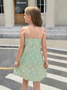 SHEIN 青少年女孩休闲绿色花卉印花褶饰胸前中心蝴蝶结装饰 A 字形吊带吊带连衣裙，适合夏季、度假、海滩装
