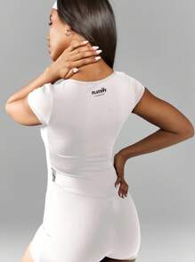 Missguided x Playboy Macacão elegante, justo, esportivo, decote redondo, manga curta, peça única, elástico, para treino e exercícios - Branco - Ver 4