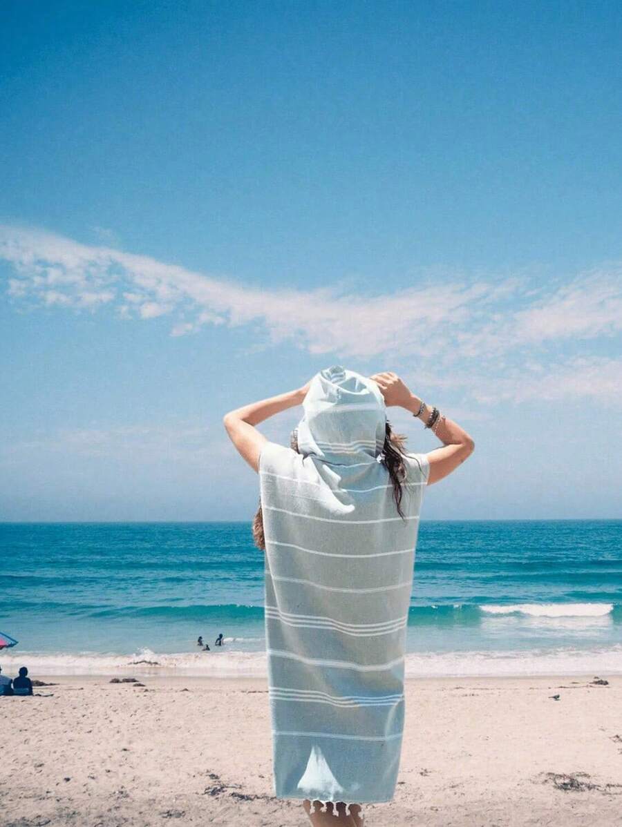 SHEIN COTZRTOV 1件套连帽毛巾,土耳其沙滩巾,浴袍,防沙大号冲浪斗篷,轻盈柔软,超强吸水,适合游泳、沐浴、水肺潜水、沙滩冲浪、浴室配件、沙滩必需品。夏季、假日家居浴室装饰 - 彩色 - 查看 1