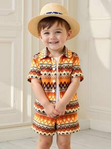 SHEIN Vintaside Kids 2 件套春夏新款休闲风格纯色提花纹理纽扣口袋领衬衫和松紧腰褶皱短裤搭配舒适男婴服装、儿童服装、幼儿服装、婴儿服装、幼儿外套、幼儿短裤、6M-3T - 橘色 - 查看 3