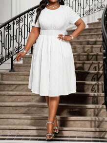 SHEIN Lady 春夏优雅通勤办公室白色针织纹理圆领喇叭中长短袖大码连衣裙高档服装生日和活动连衣裙办公室连衣裙 - 白色 - 查看 3