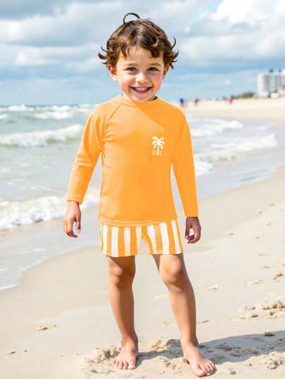 SHEIN Bộ 2 món/Bộ đồ bơi thời trang thường ngày cho bé trai, quần bơi sọc + áo trơn màu, thích hợp để bơi lội, đi biển và đi nghỉ