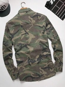 Manfinity Homme قميص كاجوال بأكمام طويلة متعدد الجيوب بطبعة الكامو من الجينز، مقاوم للتجعد والأوساخ، مناسب لجميع الفصول، خريفي