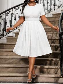 SHEIN Lady 春夏优雅通勤办公室白色针织纹理圆领喇叭中长短袖大码连衣裙高档服装生日和活动连衣裙办公室连衣裙 - 白色 - 查看 4