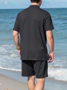 Manfinity Homme 男士夏季简约拉链领短袖 Polo 衫和短裤套装 - 黑色 - 查看 2