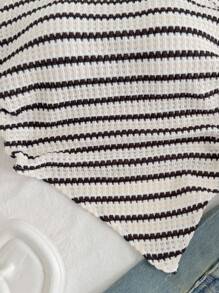 Tween Girl Resort 不对称黑白条纹纹理扭纹正面荷叶边下摆单肩纹理针织短款背心 - 黑色 - 查看 4