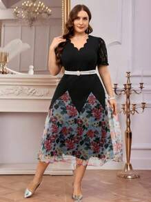 SHEIN Clasi Vestido Elegante com Estampa Floral, Renda e Acabamento em V-Neck Manga Curta para Mulheres Plus Size - Preto - Visão 6
