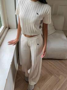 SHEIN EZwear Conjunto de top de punto de manga corta con cuello redondo y estampado de caballero, y pantalones largos para mujer