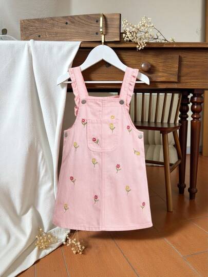 SHEIN Vintaside Kids 女童新款牛仔背带裙，度假风，饰有可爱刺绣图案，时尚简约设计，百搭易配，适合度假、休闲、上学和通勤穿着。