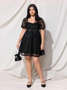 SHEIN MOD فستان قصير مطرز بأكمام منتفخة مقاس كبير، أسود، صيفي، تصميم مزين بفيونكة ساتان، أنيق، رسمي، للسهرة، الحفلات والمناسبات والولائم بطراز النهضة - الأسود - مشاهدة 7