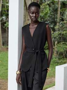 Lumivelle 女式V领简约纯色无袖西装外套 - 黑色 - 查看 8