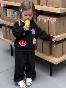 مجموعة بنطلون رياضي بسيط وبلوزة مع تطريز ثلاثي الأبعاد على الطراز الياباني لفتيات صغيرات، طقم ملابس شتوي/خريفي للأطفال - الأسود - مشاهدة 1