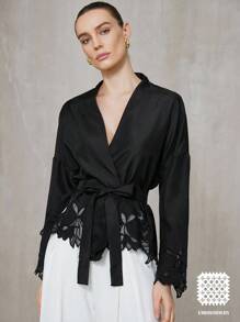 Aveloria Modichic 哥特式玫瑰印花上衣，斜领双镂空刺绣，适合城堡音乐会和午夜艺术画廊的哥特式时尚 - 黑色 - 查看 1