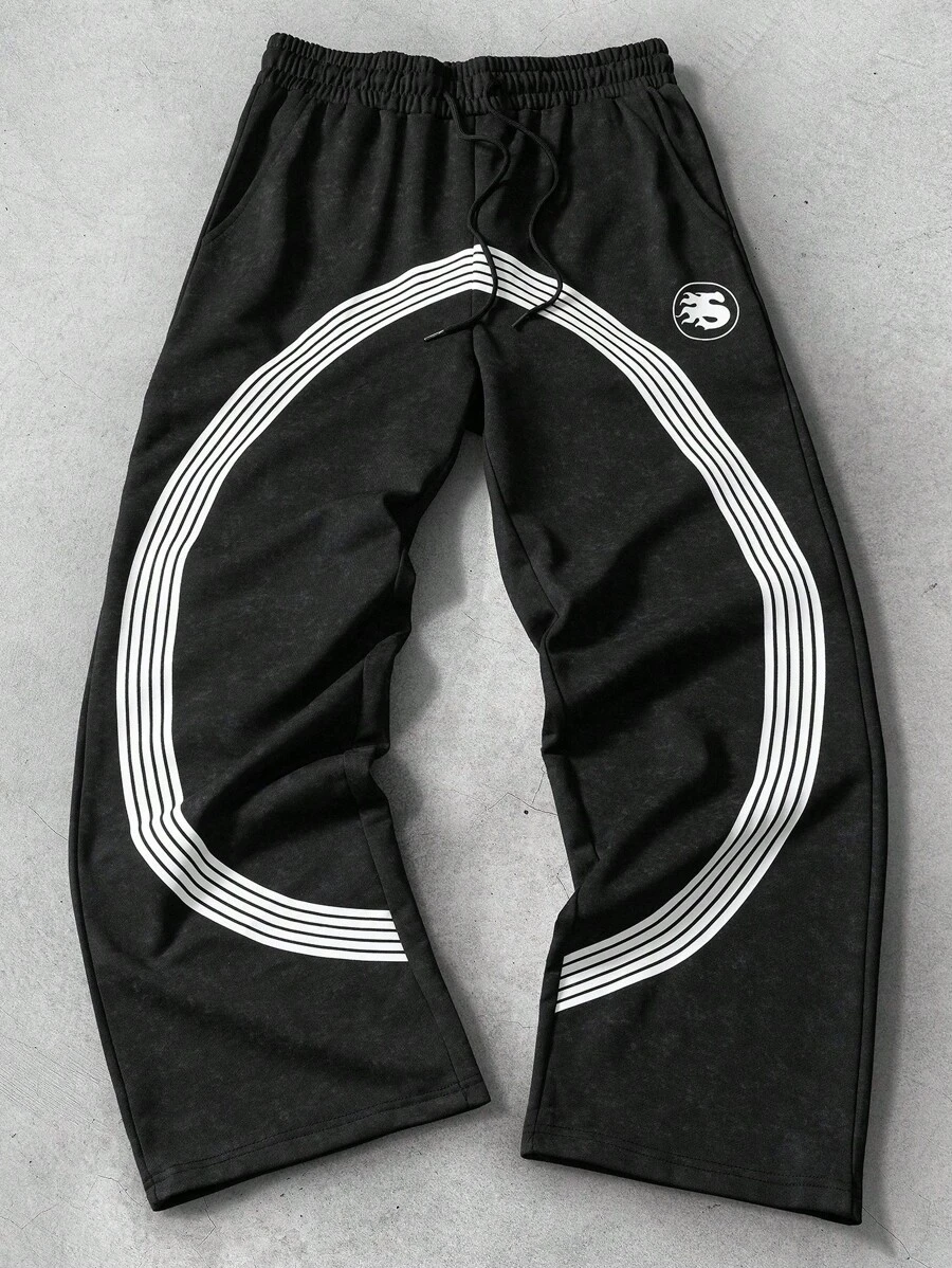 Manfinity Roghcode Pantalón de chándal para hombre con cintura con cordón, pierna acampanada y bolsillos, con diseño de rayas de copos de nieve - Negro - Ver 1