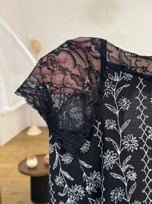 SHEIN 紫藤花蕾丝边透视肩部镂空短袖睡衣套装 - 黑色 - 查看 7