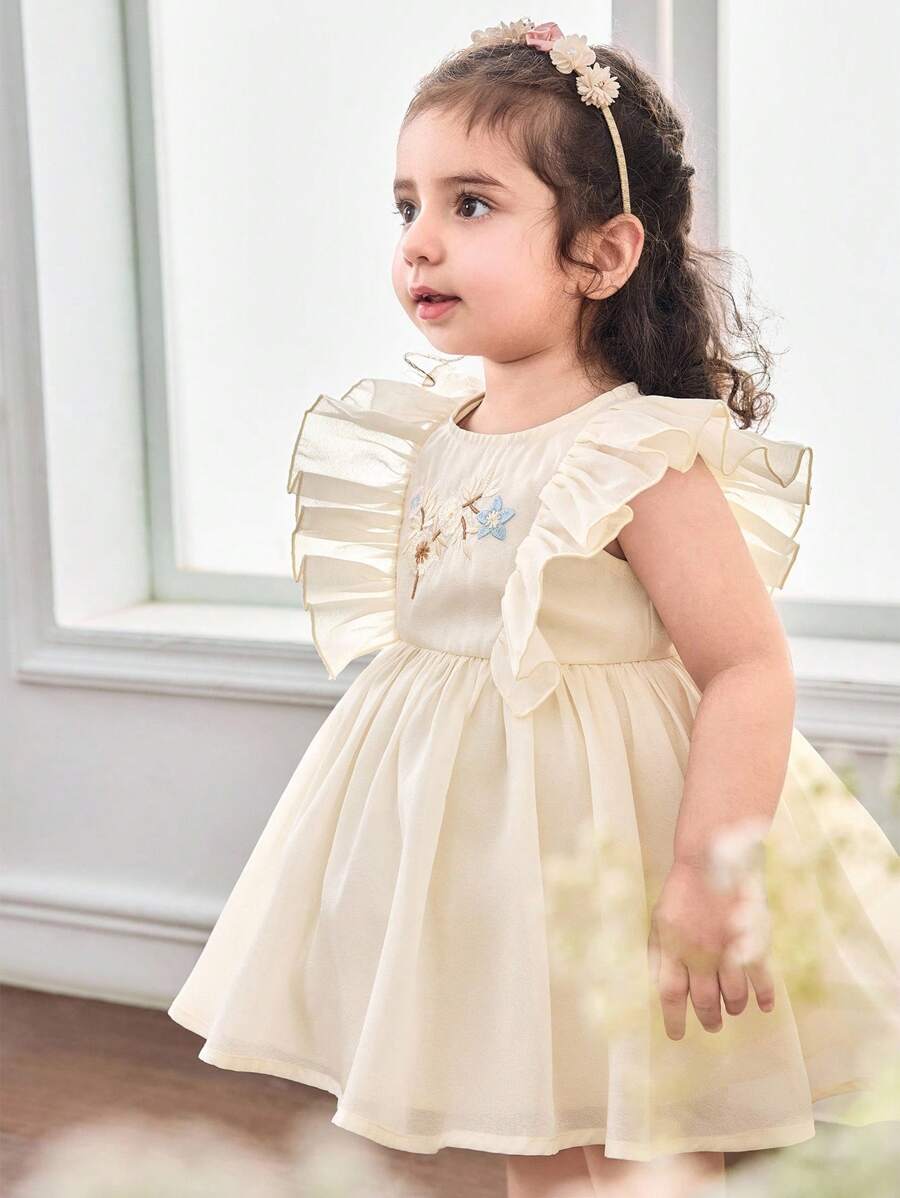 SHEIN Babygirl 可爱优雅夏季杏色花卉刺绣宽松荷叶边下摆连衣裙 - 杏色 - 查看 1