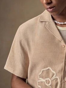 AKNOTIC Business Casual 男士白色花卉刺绣卡其色休闲修身短袖 Polo 衫，适合夏季、秋季、度假、日常穿着、派对、情侣装、男士礼物 - 棕色 - 查看 2