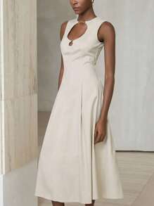 Aveloria Modichic Robe longue élégante et luxueuse d'été nouvelle pour femmes, avec design de serrure à motif ajouré et plis à l'avant, sans manches - Beige - Voir 3