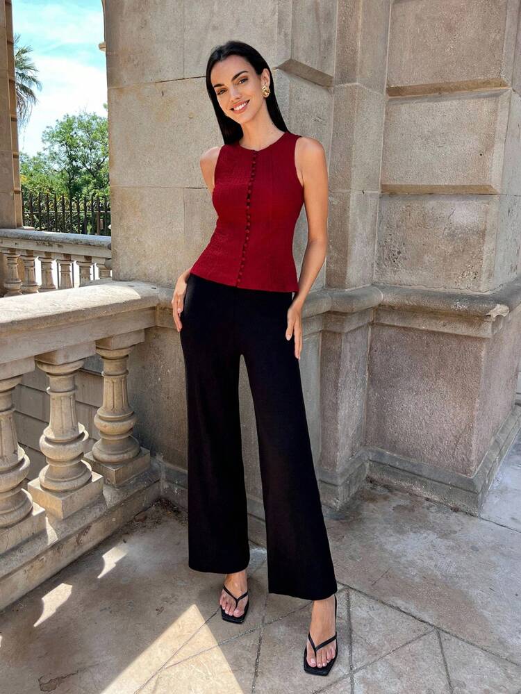 SHEIN Maija 2025 Top de cardigan sans manches pour femmes en tricot texturé de couleur café, style classique de ville moderne. Convient pour les fêtes du début de l'automne et la rentrée scolaire. Hauts corset pour femmes en bordeaux, rouge foncé, rouge vin. Hauts pour femmes en automne et hiver, pour les sorties de nuit, les rendez-vous, le style "Old Money".