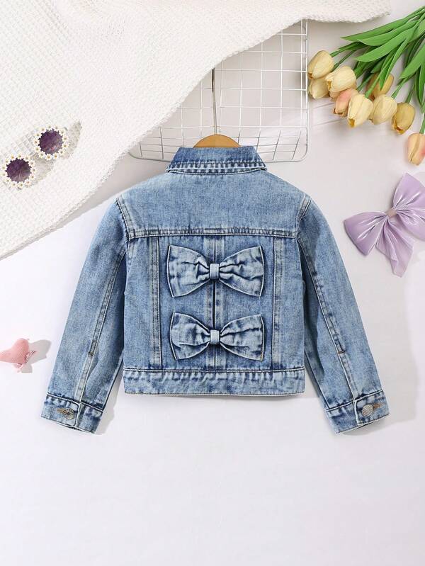 Young Girl' Denim Jacket And Coat, New Arrival. Casual Sweet Bow Decor Light Wash Blue Denim Jacket For Girls, Comfortable For Daily Activities And Outings. Suitable For Wearing In Winter And Spring.