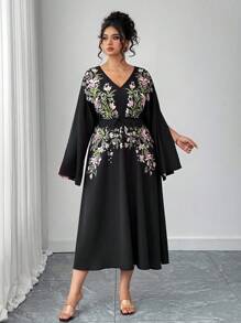 SHEIN Elenzya 大码女式花卉印花V领开袖A字连衣裙 - 黑色 - 查看 3
