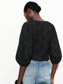 Maija Damska bluzka z dekoltem w serek, guzikami z przodu, w swobodnym stylu na wakacje na plaży, z kwiatowym haftem, z wyciętymi rękawami typu latarnia, odpowiednia na hawajskie festiwale muzyki country, wakacje