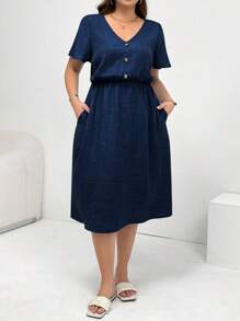 SHEIN Essnce Vestido casual de verano holgado y cómodo para mujer de talla grande, de longitud media con bolsillos, cuello en V, mangas cortas, estilo europeo de verano, adecuado como atuendo de maestra, vestido sencillo