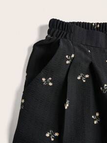 SHEIN Essnce Plus Size Women's Spring And Summer Fashion Casual Loose Comfortable Daily Cool Black Small Floral Cropped Pants Wide Leg Pants, Women Bottom,Baggy Pants,Vacation Outfits,Going Out Clothes,Flowy Pants