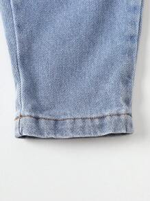 男婴夏季运动T恤和牛仔套装！上衣采用清新色调，搭配可爱的小熊图案，充满可爱个性；下装搭配经典牛仔裤，简约时尚。适合外出展现童真，休闲居家穿着舒适自由，活力四射的运动，甚至派对派对，都能成为吸睛的焦点。 - 彩色 - 查看 6