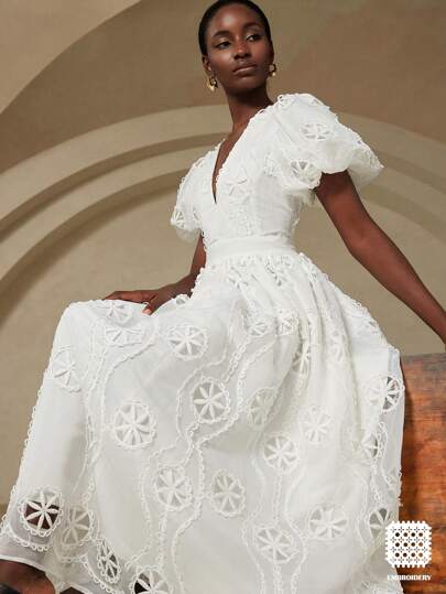 Aveloria Rosie Vestido corto de manga corta, elegante y versátil para vacaciones, de estilo romántico francés, con escote profundo en V, de corte geométrico calado, manga abombada y bajo acampanado, apropiado para primavera/verano