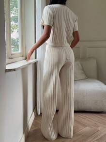 SHEIN EZwear Conjunto de top de punto de manga corta con cuello redondo y estampado de caballero, y pantalones largos para mujer