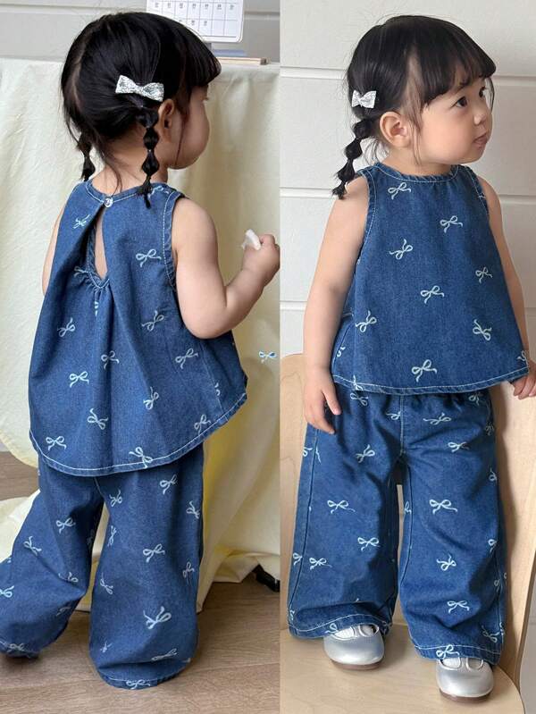 SHEIN Set de 2 piezas de chaleco de jean azul y pantalones con detalle de moño blanco para niñas bebés