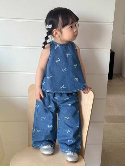 SHEIN Bộ 2 món/bộ đồ bé gái nơ trắng trang trí áo vest và quần denim xanh