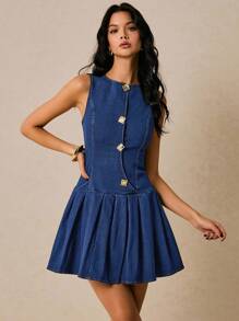 Poéselle 女士牛仔连衣裙，金属纽扣装饰，不对称门襟，褶裥设计，蓝色连衣裙，女士金属纽扣半门襟圆领无袖褶裥下摆时尚牛仔连衣裙，Y2K风格服装，街头服饰，女士牛仔套装，西部牛仔连衣裙，Y2K风格女装，生日女装，蓝色女装，西部牛仔连衣裙，西部牛仔女装，迷你连衣裙 - 深色水洗藍 - 查看 3