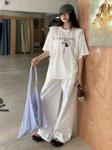 DAZY Camiseta casual de verano con estampado de letras y ribete de encaje para mujeres
