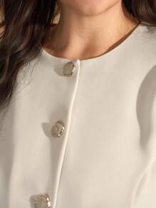 Chikora 大码女式荷叶边下摆时尚休闲夹克，百搭外套 - 杏色 - 查看 4